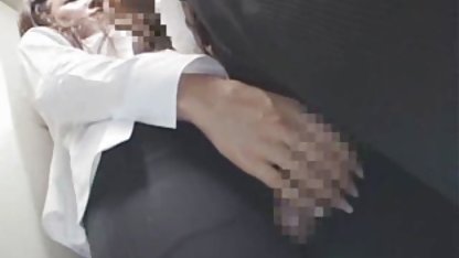 مرد جوان روسپیان پرداخت برای ویدیو سکس مادر تازه کار -
